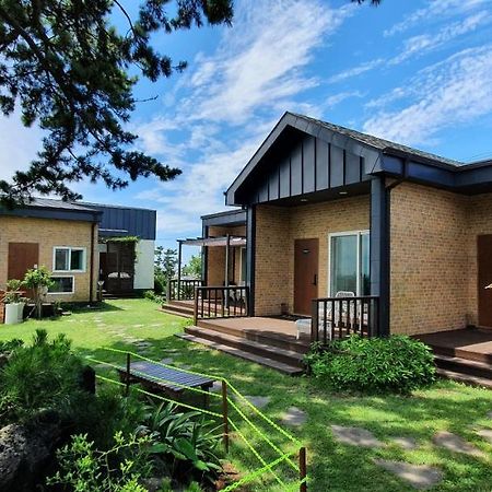 Wind Jeju Cafe & Pension Seogwipo Exterior foto