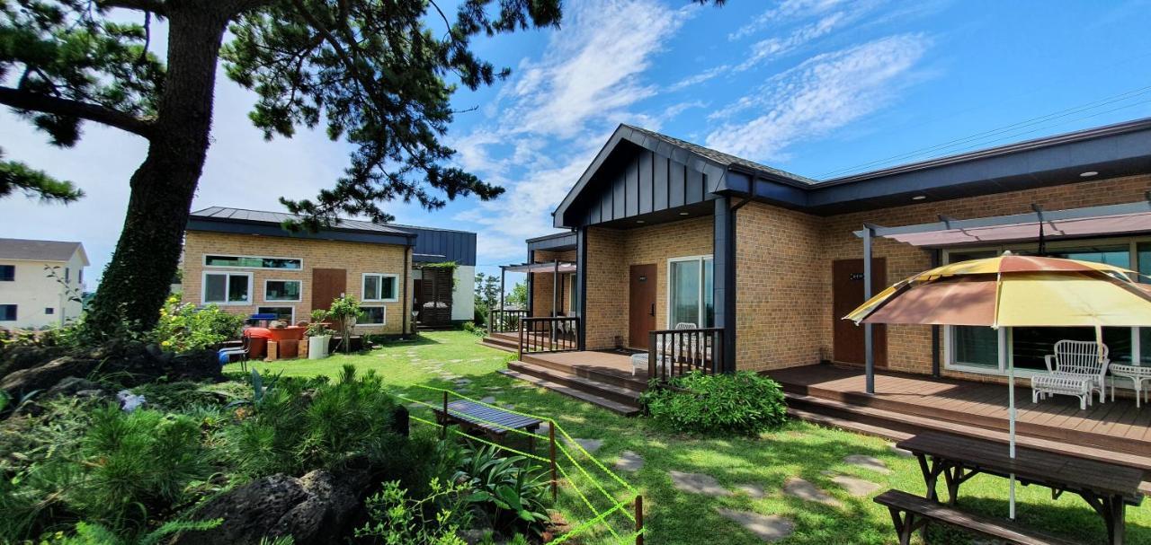 Wind Jeju Cafe & Pension Seogwipo Exterior foto